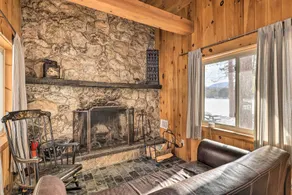 Quiet Waterfront Cabin w/ Dock, Game Room, Hot Tub - Interiør