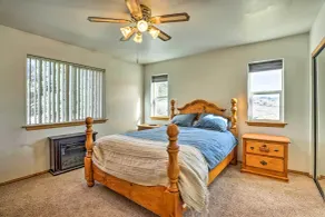 Big Bear Lake Cabin w/ Deck & Views ~ 9 Mi to Ski! - Interiør