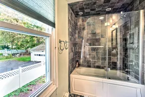Pet-Friendly Latham Retreat ~ 7 Mi to Albany! - Parte interna