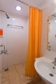 Ginger Pondicherry - Bathroom