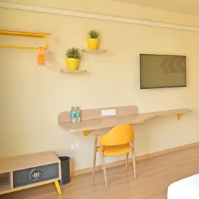 Bloom - Golf Course Road - Room