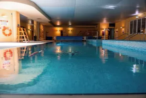 Amber Springs Hotel - Piscina