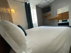 Le Central Hôtel-Bar - Værelse