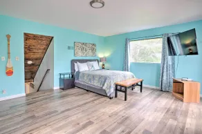 Bungalow w/ Wraparound Deck - 8 Mi to Brookings - Interiör