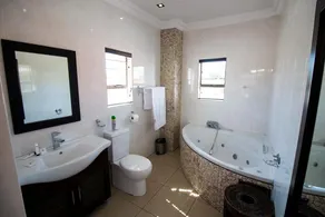 The Shamrock Hotel - Bathroom