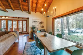 Waterfront Log Cabin in Kentucky: Fire Pit, Grill! - Interiør