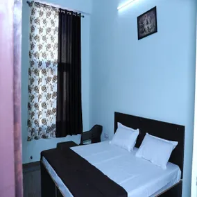 Hotel Navrang - Room
