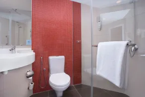 ibis Kochi City Centre - An Accor Brand - Bathroom