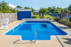 Days Inn by Wyndham Middletown/Newport Area - Piscine
