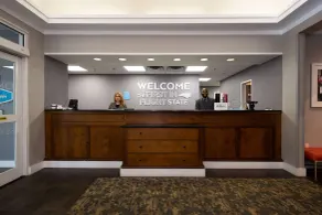 Hampton Inn & Suites Raleigh Cary Lenovo Center - Réception