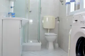 Room in Apartment - Charming Apartment Venilia Blue, Sleeps 4 - Baño