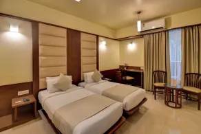Ivy Studio Hotel Near Pune Airport - Zimmer