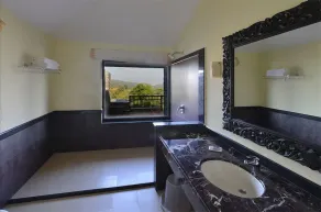 The Wild Retreat - Bathroom
