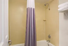 Wingate by Wyndham Galveston Beachfront at the Seawall - Badrum