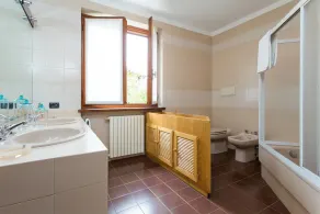 Beautiful Villa, Wifi, Bbq, Private Garden, Short Walk to Lakeside, Beach and Restaurants - Badezimmer