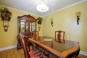 5 Mi to Vir! Private Escape w/ Yard & Decks - Interiör