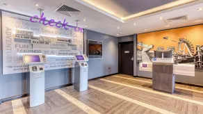 Premier Inn Bristol Parkway - M32 - Reception