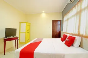 OYO 90878 Pakem Sari Hotel & Convetion - Værelse