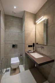 Hotel Kingsway Continental , Raipur - Bathroom