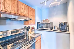 Cozy + Walkable Delmar Getaway w/ Fire Pit! - Innenbereich