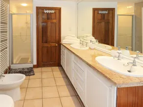 Moor Cottage - Bathroom