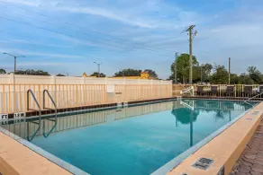 Econo Lodge Inn & Suites Maingate Central - Piscine