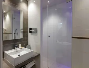 BEST WESTERN Le Lavarin - Salle de bain
