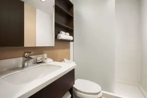 Microtel Inn & Suites by Wyndham Blackfalds - Badrum