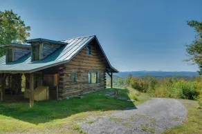 Remote Escape: Vermont Cabin w/ Mountaintop Views! - Innvendig