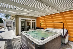 3 Mi to Disneyland: Home w/ Hot Tub + Game Room - Intérieur