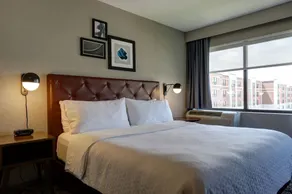 Four Points by Sheraton St. Catharines Niagara Suites - Room