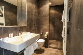 Post-Plaza Hotel & Grand Café - Badezimmer