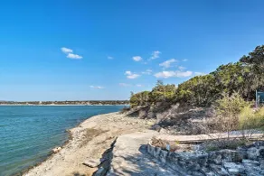 Covered Deck & 2-story Dock: Lake Travis Home! - Innvendig