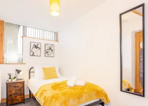 ByEvo Oswestry Barn - Quirky romantic retreat or Cosy contractor base - Habitación