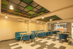 AYU SUITS  - Restaurant