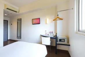 Amaris Hotel Bekasi Barat - Room