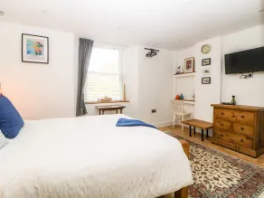 Apartment 4 10 Somers Court - Rum