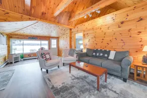 7 Mi to Nubs Nob: Lakefront Abode w/ Fire Pit! - Interior