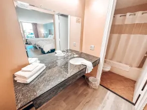 Laker Inn - Bathroom