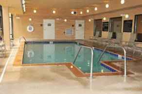 Hampton Inn Clinton - Piscina