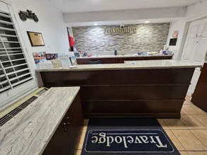 Travelodge Inn & Suites by Wyndham Fullerton - Lobby