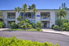 Naples Condo w/ Pool - Walk to Dining & Beach - Interiør