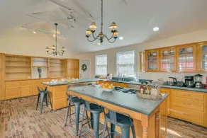 4 Mi to Noannet Pond: Pet-friendly Home w/ Yard - Innvendig