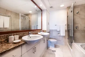 Elegant 3BR in Dubai Marina With Scenic Views! - Bathroom
