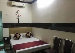 HOTEL GOLDEN PLAZA - Room