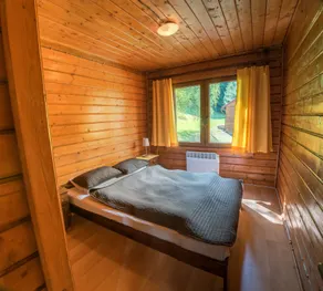 Złoty Potok Resort OFERTA LATO 2026 Domki nad Jeziorem Złotnickim Prywatna Plaża Camping Pokoje tuż przy Lesie oraz Restauracja - Quarto