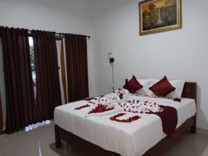 Santhi Guna Bungalow - Room