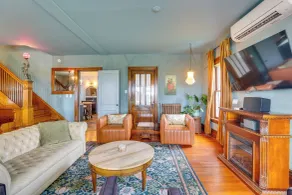 Fire Pits, Views & Yard: Luxe Mt Horeb Getaway! - Interiör