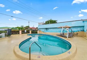 Super 8 by Wyndham Lantana West Palm Beach - Basseng