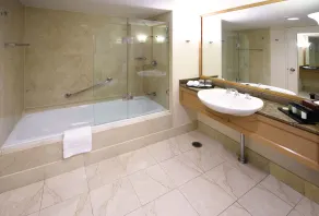 Stamford Plaza Sydney Airport Hotel & Conference Centre - Bathroom